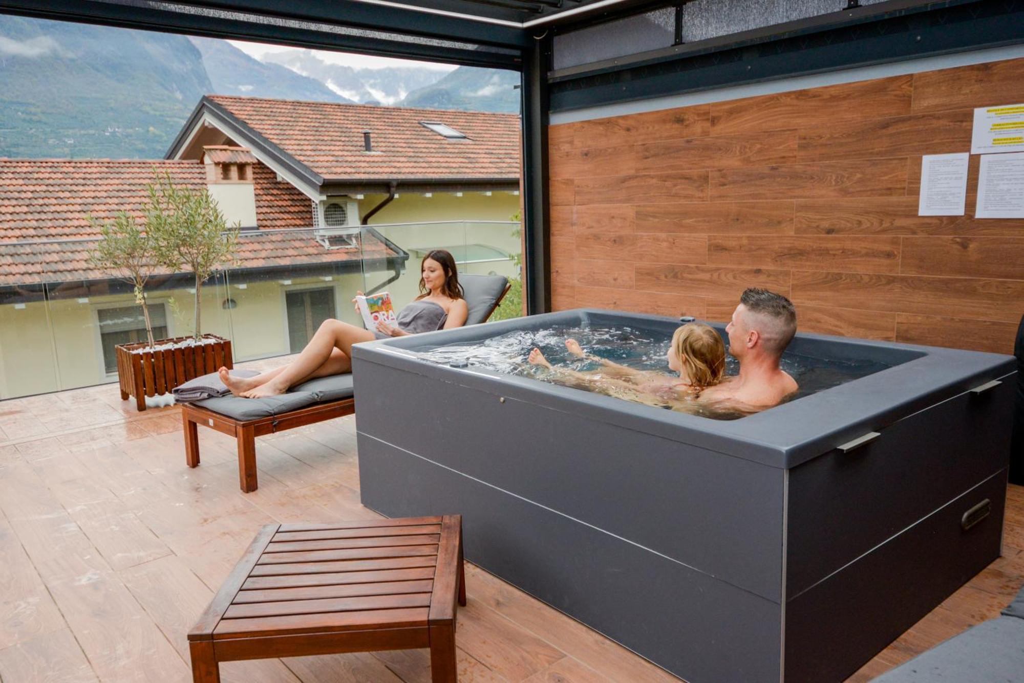 Garda Family & Solarium Leilighet Riva del Garda Eksteriør bilde