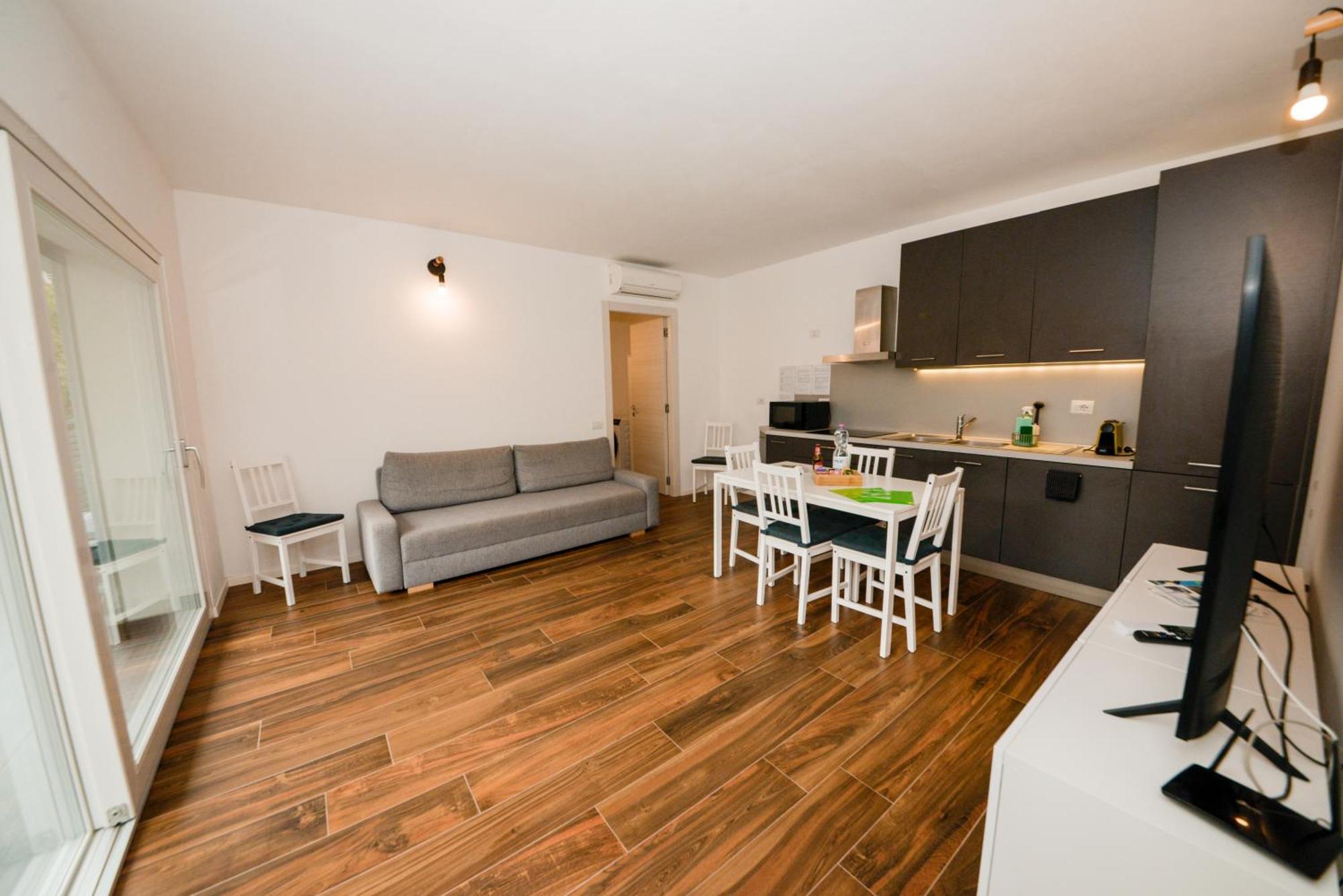 Garda Family & Solarium Leilighet Riva del Garda Eksteriør bilde